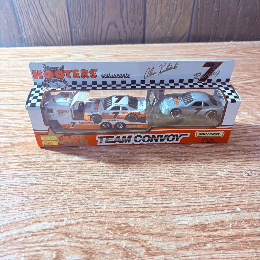 1993 Matchbox Hooters Racing #7 Alan Kulwicki Limited Edition, New in box